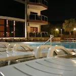Whispering Sands 3*