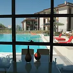 Whispering Sands מלון דירות 3*