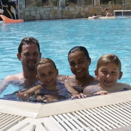 Whispering Sands Apart Otel 3*