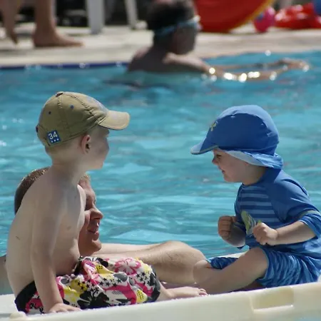 Whispering Sands Apart Otel