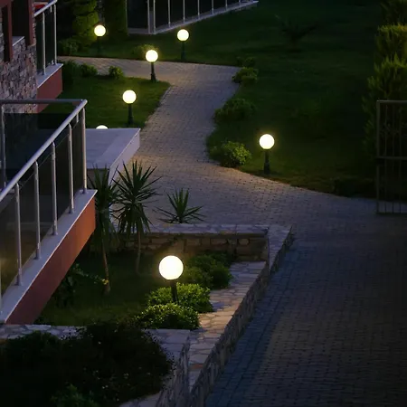 Whispering Sands Apart Otel 3*